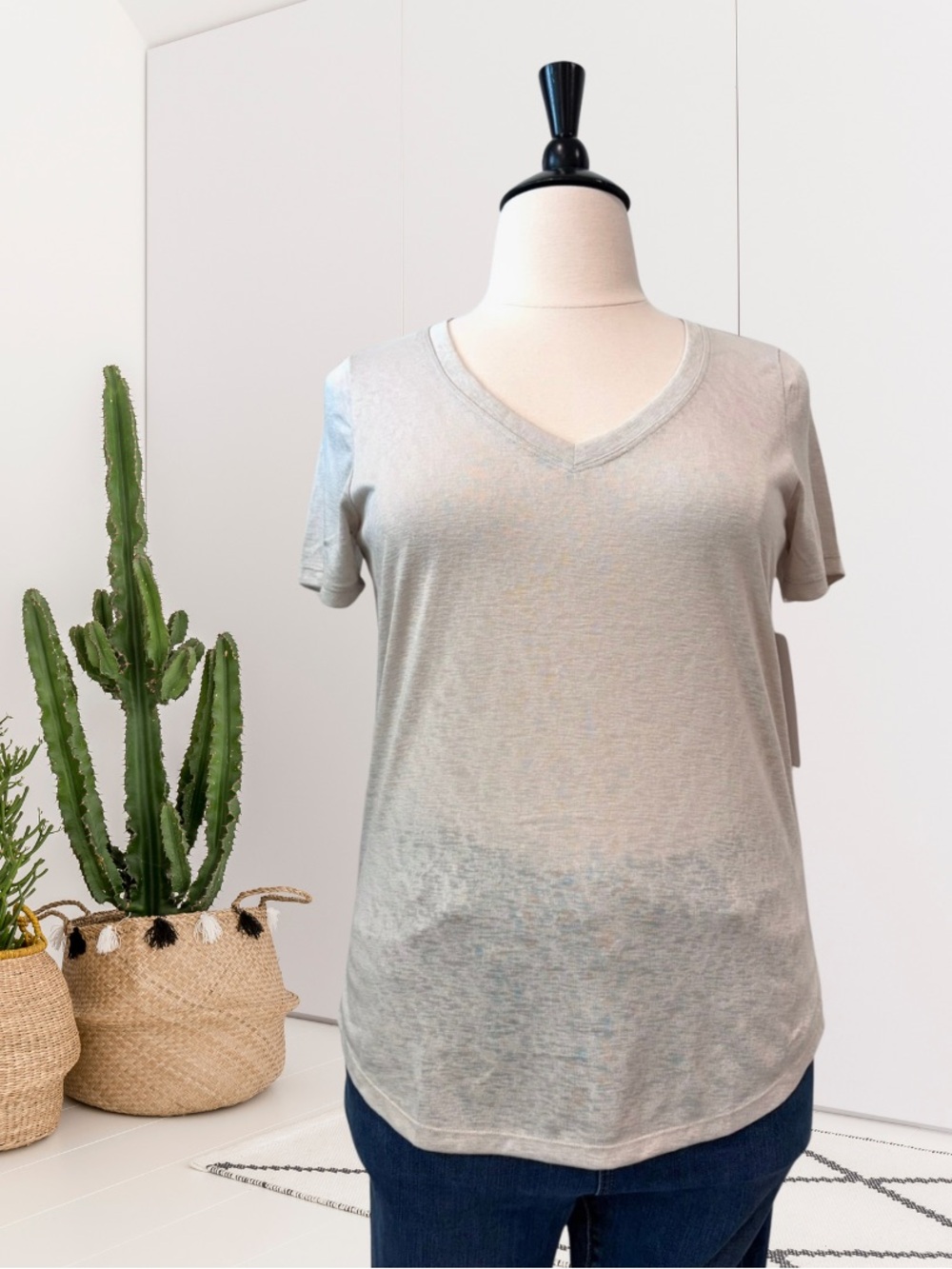 Athleta Short Sleeve Breezy Scoop V-Neck Tee T-Shirt